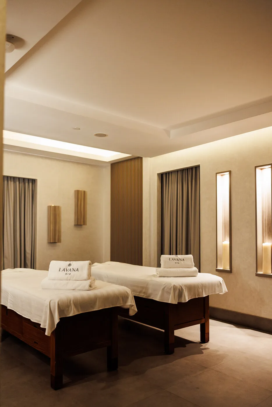 Couples room with two treatment tables at the DIFC branch